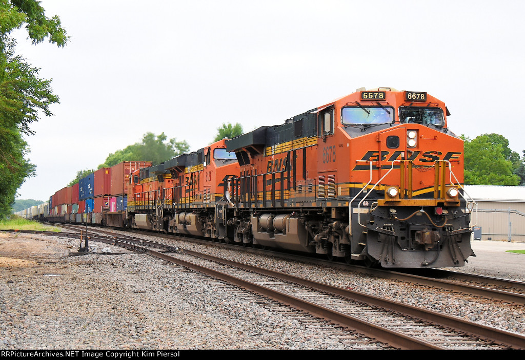 BNSF 6678